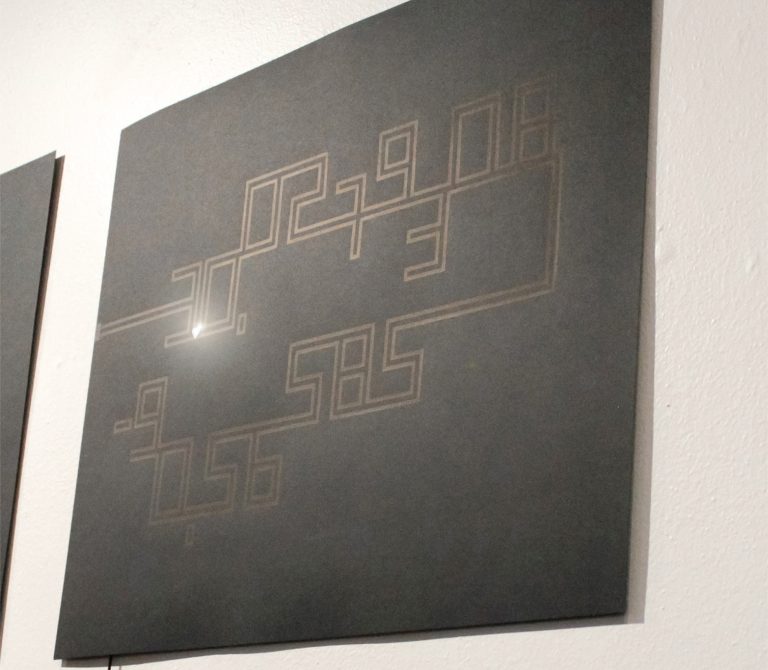 sérigraphie à l'encre conductrice et LED, sur papier noir.