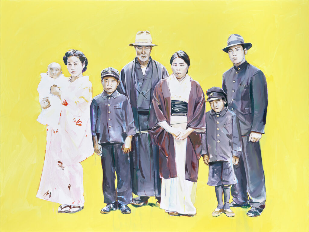 Peinture d'une famille japonaise sur fond jaune.