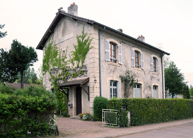L'ancienne gare de Saint-Maurice-les-Chateauneuf, qui accueil le lieu d'exposition Le Quai 294M9