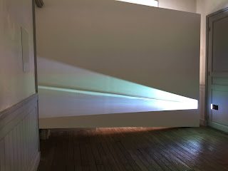 Image de la couverture de l'édition présentant la lumière d'un vidéoprojecteur.