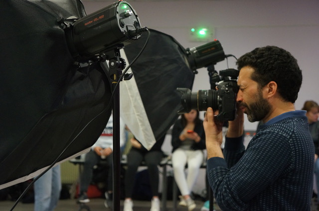 Sebastien Dargaux en train de filmer.
